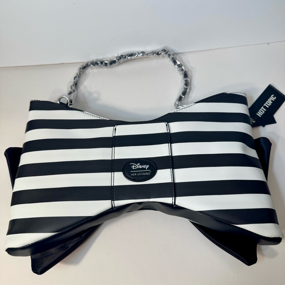NWT. Disney Her Universe Alice in Wonderland bag. Disney Alice In Wonderland